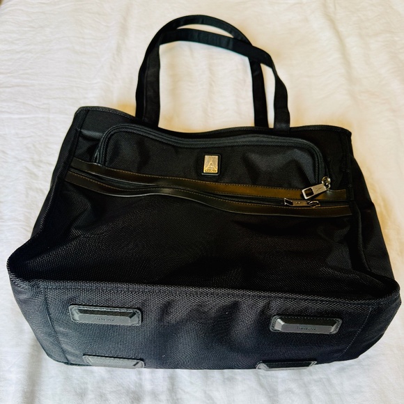 Travelpro FlightCrew™ 5 City Tote - Picture 1 of 5